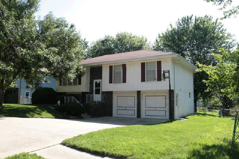2505 Folsom St, Leavenworth, KS 66048 