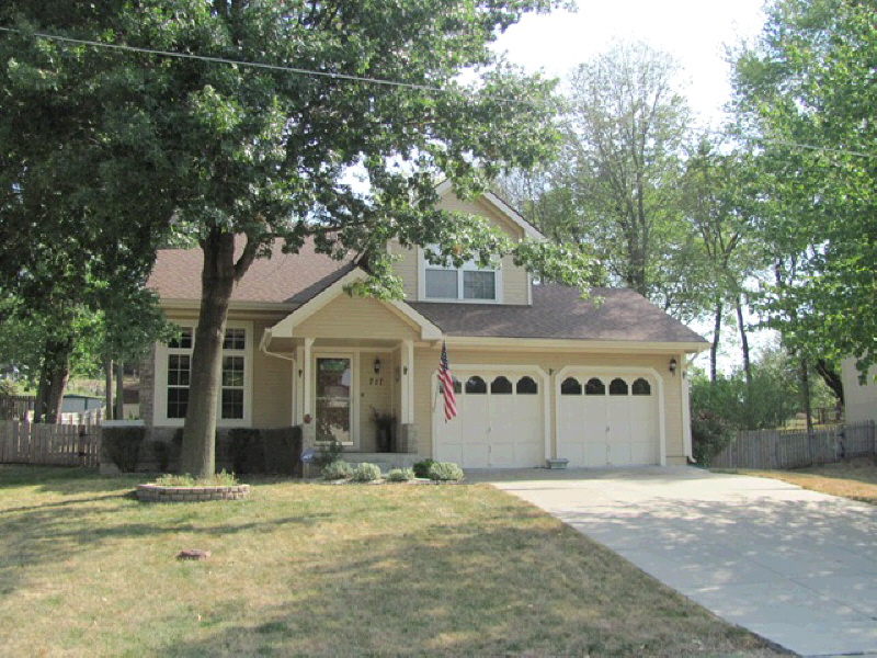 717 Deerfield, Leavenworth, KS 66048 