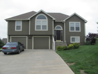 2127 Magnolia Dr, Leavenworth, KS 66048 