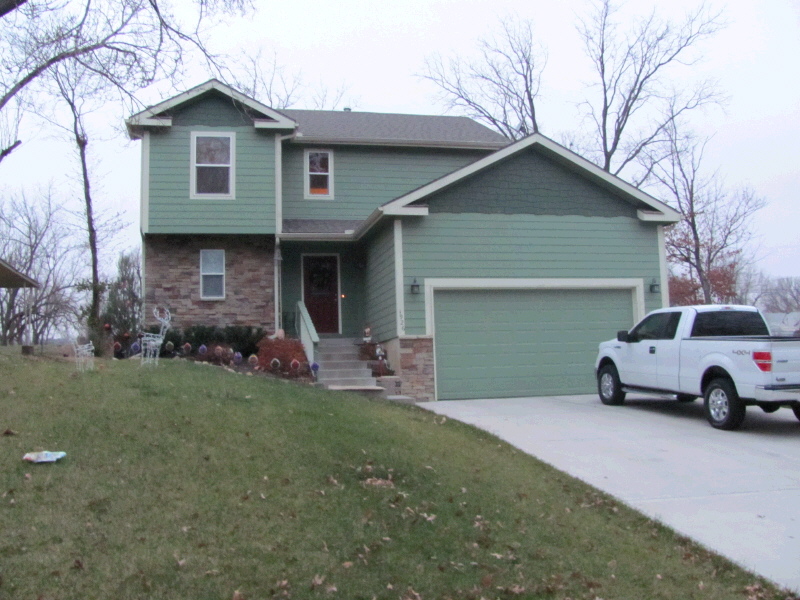 1926 S Broadway, Leavenworth, KS 66048 