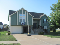 3800 Clayton Dr, Leavenworth, KS 66048 