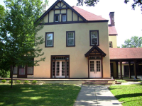 211 Arch St, Leavenworth, KS 66048 