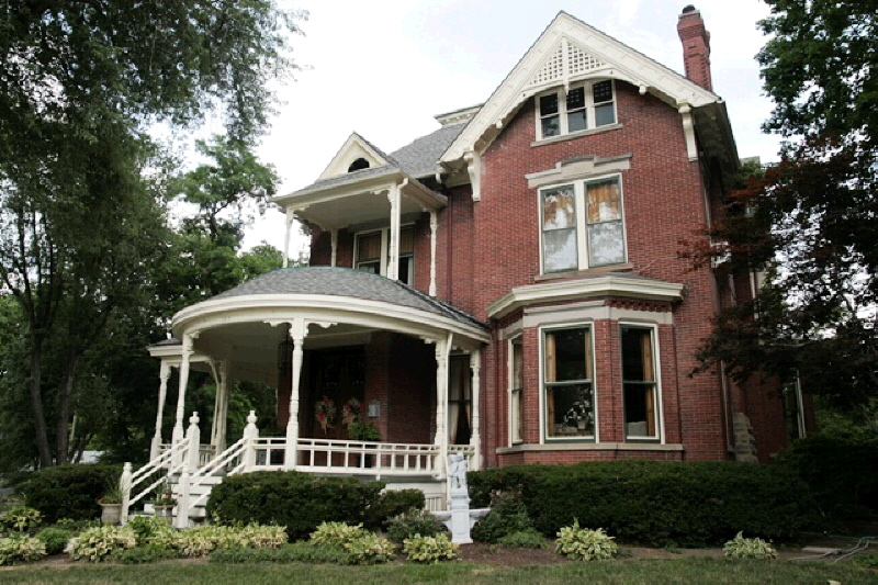 1315 S Broadway St, Leavenworth, KS 66048 