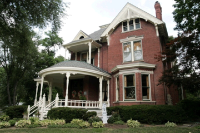 1315 S Broadway St, Leavenworth, KS 66048 