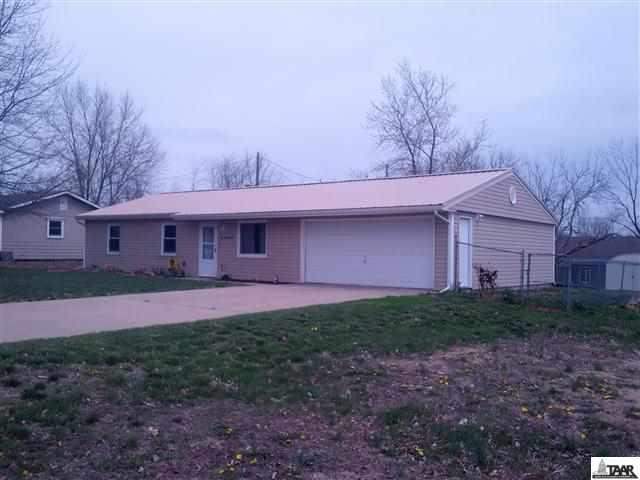 2520 Rawhide Ln, Lawrence, KS 66046 