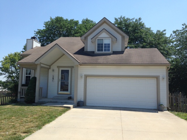 707 Holiday Drive, Lansing, KS 66043 