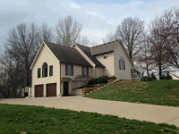 601 Maple Ln, Lansing, KS 66043 