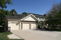 109 Southfork Rd, Lansing, KS 66043 