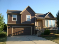 961 E OAK CREST Dr, Gardner, KS 66030 