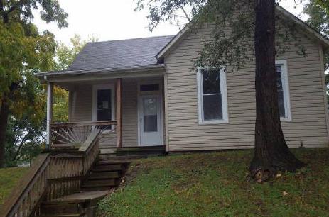 913 Olive St, Leavenworth, KS 66048 