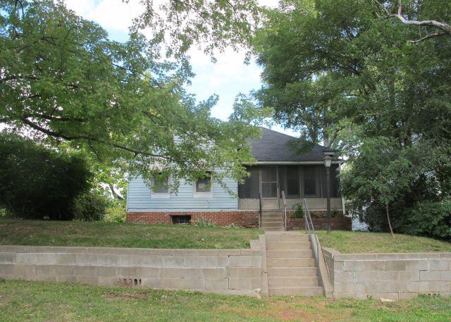 568 Prospect St, Leavenworth, KS 66048 