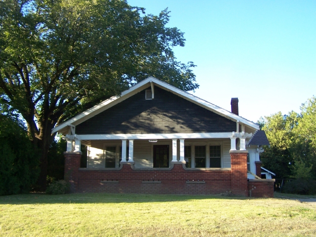 1021 E 8th St, Wellington, KS 67152 