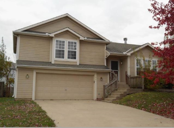 967 Stone Creek Cir, Gardner, KS 66030 