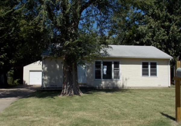 1414 W Calvert St, Wichita, KS 67217 