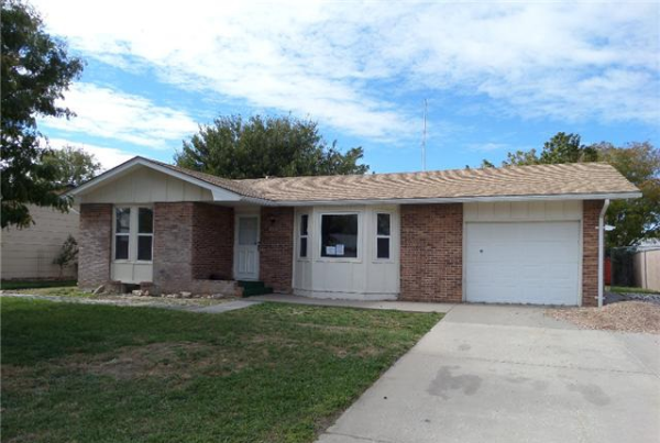 2205 N Apache Dr, Garden City, KS 67846 