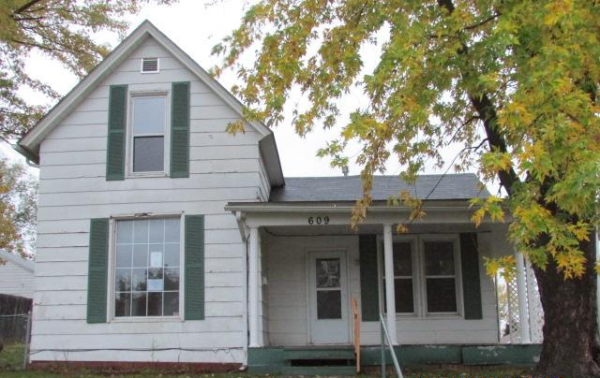 609 W Peoria St, Paola, KS 66071 