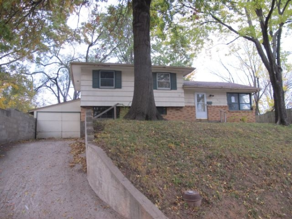 910 Olive Street, Leavenworth, KS 66048 