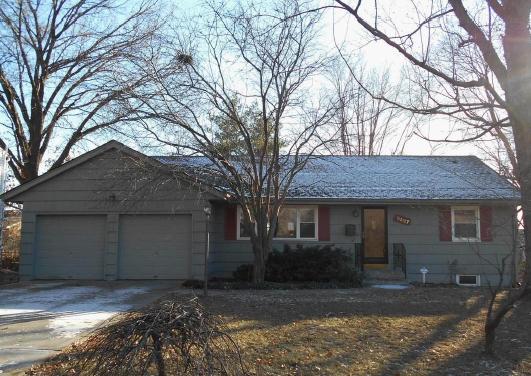 9427 Mackey St, Overland Park, KS 66212 