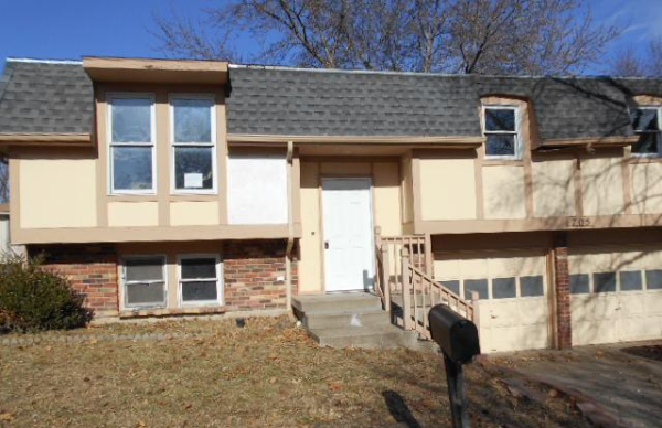 705 Trant St, Edwardsville, KS 66111 