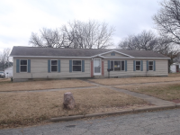 220 E 2nd Ave, Garnett, KS 66032 