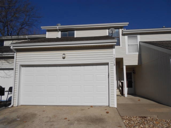 1426 Martway Cir Apt B, Olathe, KS 66061 