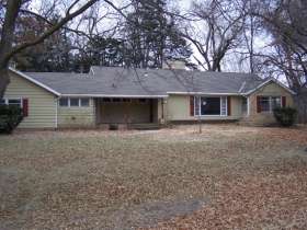 6 Circle Dr, Newton, KS 67114 