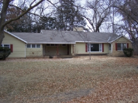 6 Circle Dr, Newton, KS 67114 