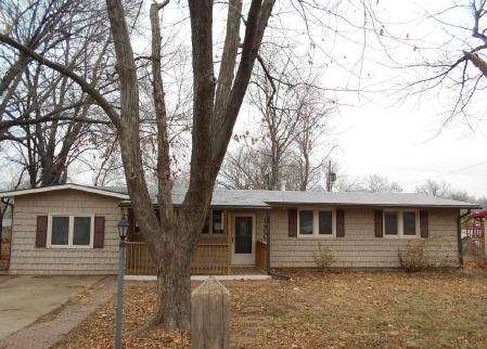 1400 SW Clontarf St, Topeka, KS 66611 