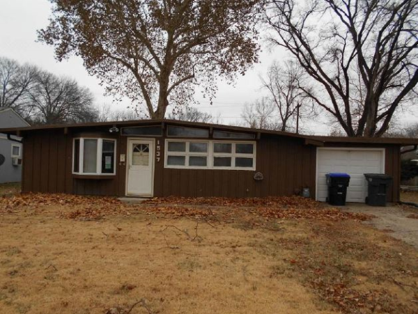 1537 SW 24th Street, Topeka, KS 66611 