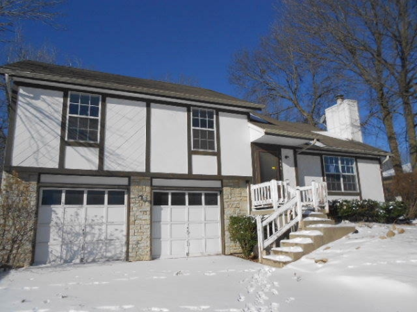 5044 Knox Ave, Merriam, KS 66203 
