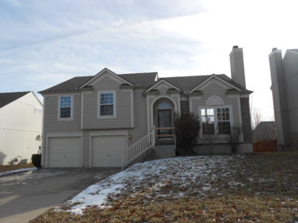 15875 W 157th Ter, Olathe, KS 66062 