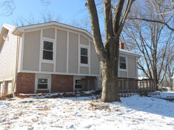 5305 Locust Ave, Kansas City, KS 66106 