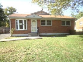 9526 MAPLE RD, LOUISVILLE, KY 40229 