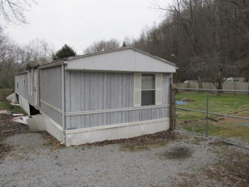 427-A BEANS FORK RD, Middlesboro, KY 40965 