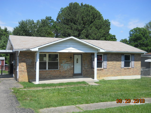 137 Neptune Dr, Radcliff, KY 40160 