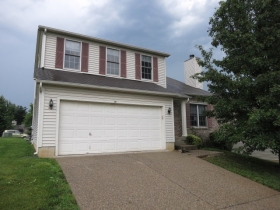 9810 River Trail Dr, Louisville, KY 40229 