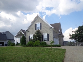 707 Falcon Ridge Ln, La Grange, KY 40031 
