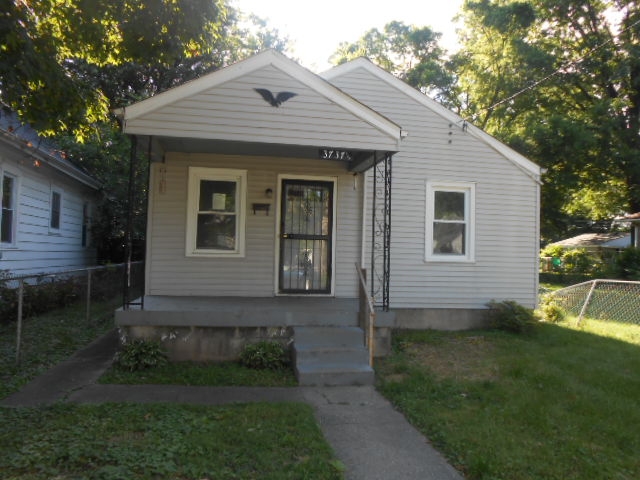 3737 1/2 Kahlert Ave, Louisville, KY 40215 