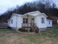 28 Breeding Creek Rd, Red Fox, KY 41847 