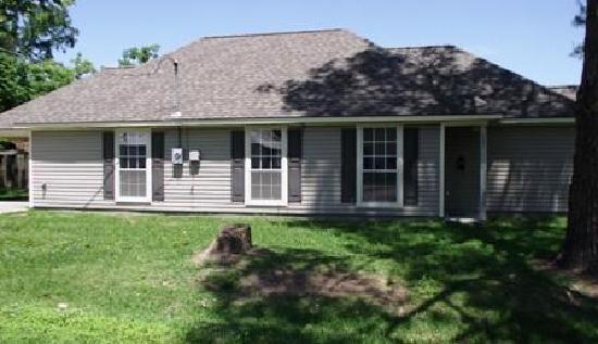 407 N Edenborne Ave, Gonzales, LA 70737 