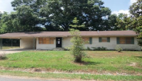 1702 W Lincoln Rd, Ville Platte, LA 70586 