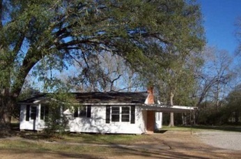 1025 9th St, Glenmora, LA 71433 