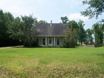 10706 Eagle Crest Rd, Denham Springs, LA 70726 