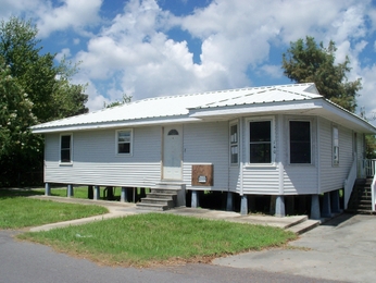 140 Nichols St, Golden Meadow, LA 70357 