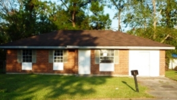 2100 Saint Charles Pl, Laplace, LA 70068 
