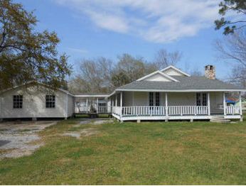132 Texas Rd, Golden Meadow, LA 70357 