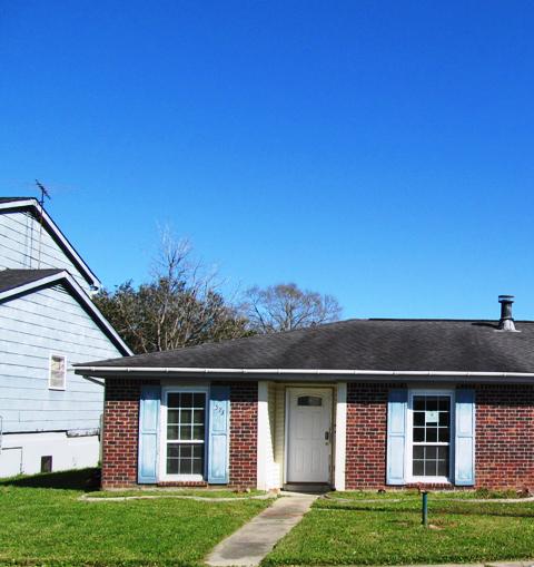 573 Oakwood Dr, Gretna, LA 70056 