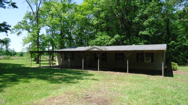 8869 Sarah St, Bastrop, LA 71220 