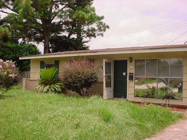 1923 Cedarwood Ave, Gretna, LA 70056 