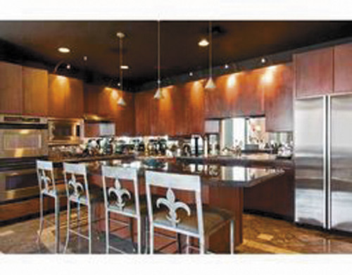 232 Lake Marina Dr, New Orleans, LA 70124 